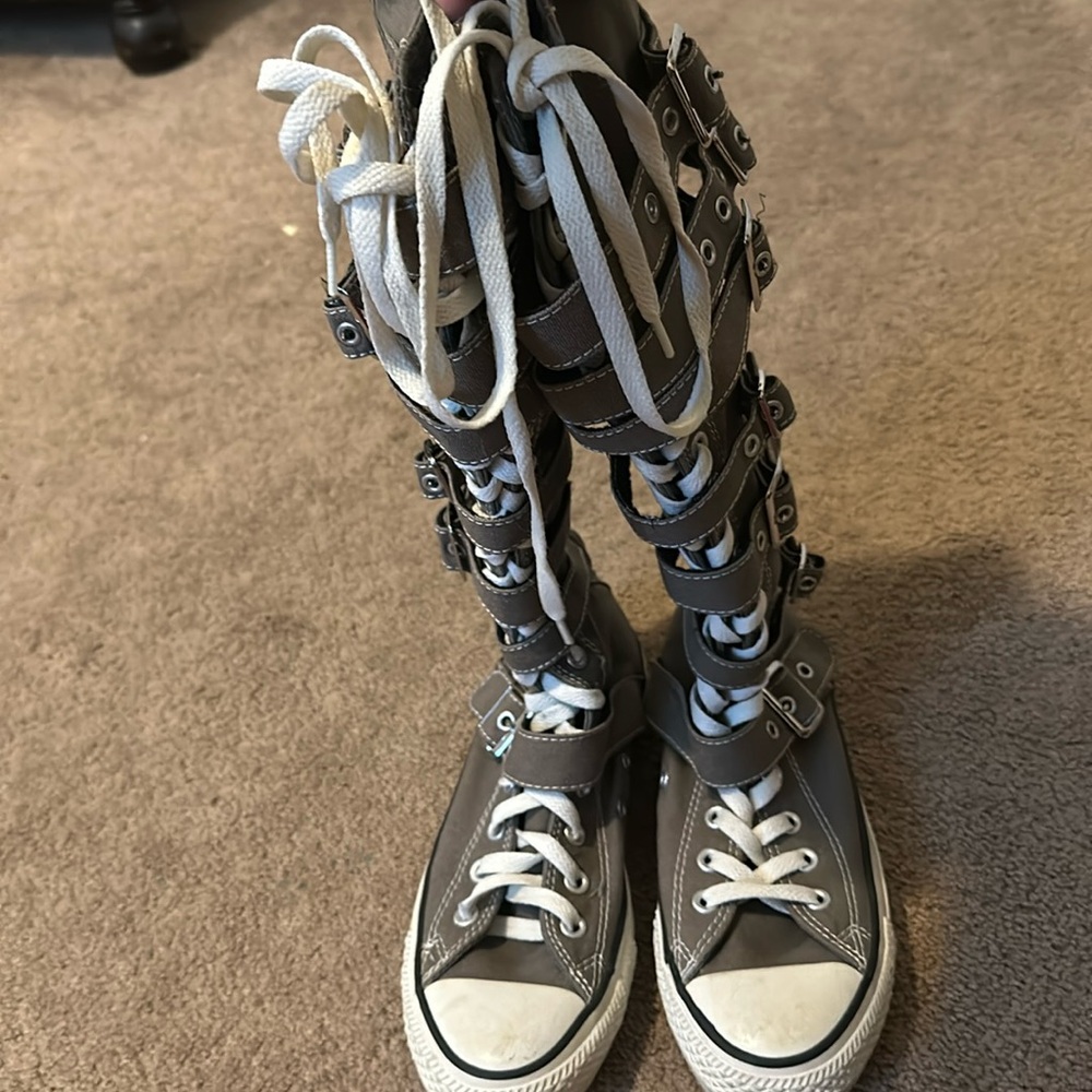 Funky army green converse